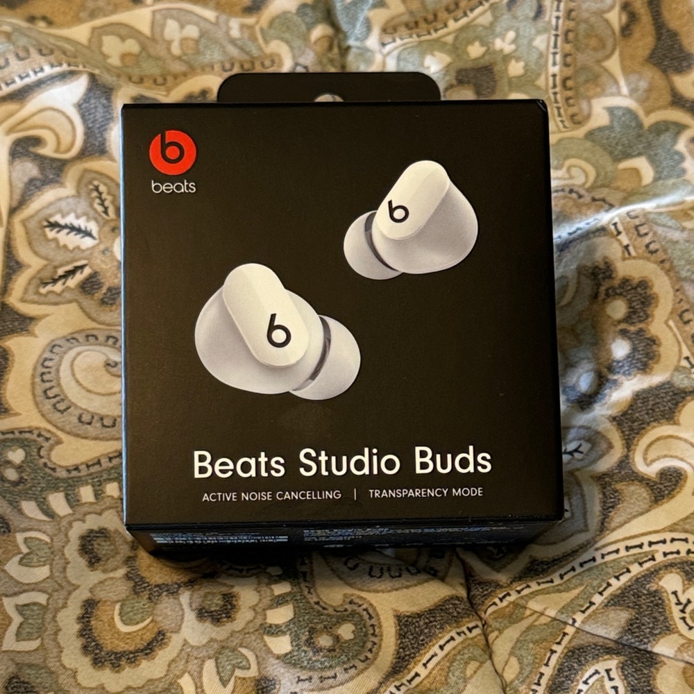 Beats by Dre Studio Buds - White